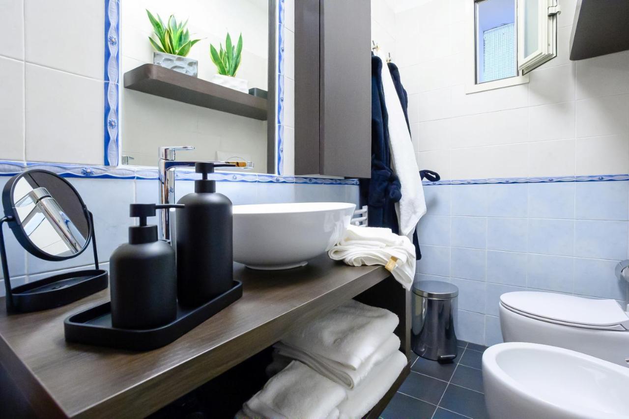Nipare Suite - Dimore Partenopee เนเปิลส์ ภายนอก รูปภาพ